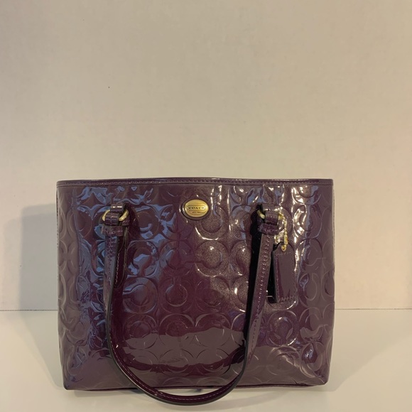 Coach purse, Peyton OP Art embossed patent tote handle - Picture 4 of 5